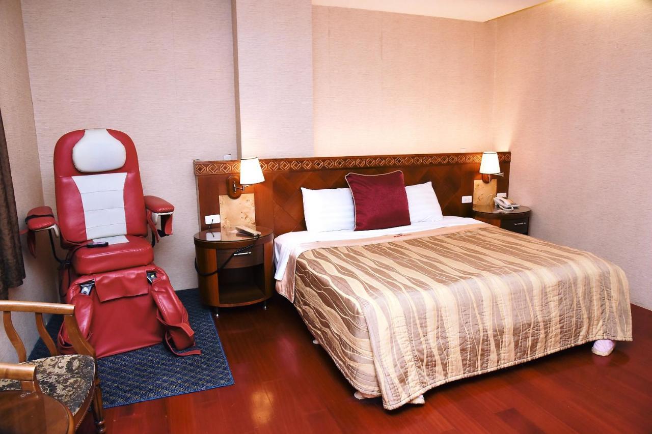 England Business Motel Yilan Exterior foto